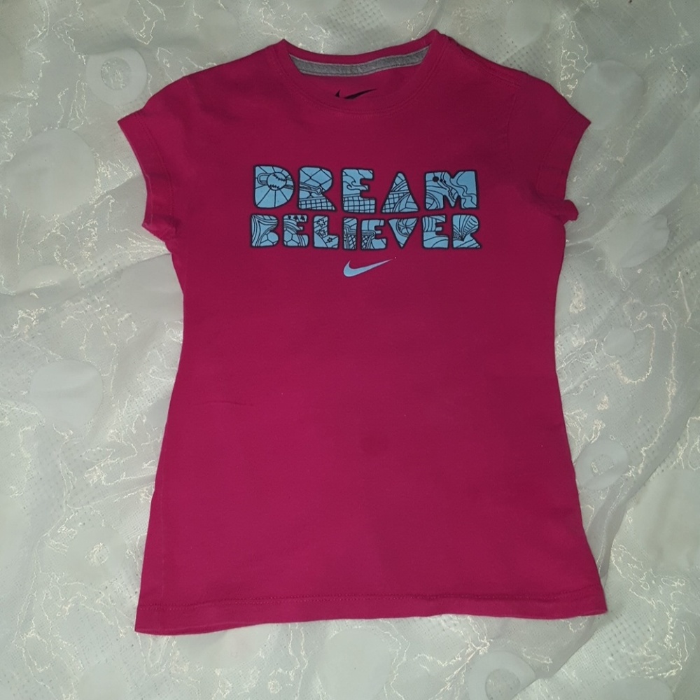 Nike girls shirt Dream Believer